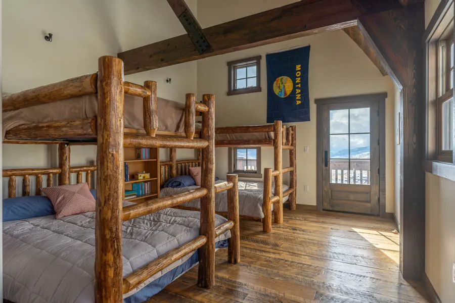 Yellowstone River Vacation Rental Home New Moon Lodge bedroom