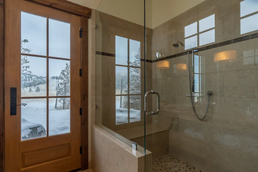 New Moon Lodge Vacation Rental Home in Paradise Valley Montana bath