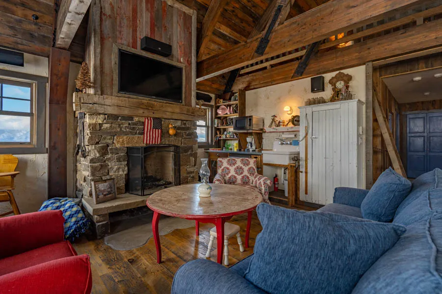 Livingston Montana Vacation Rental Home New Moon Lodge lounge