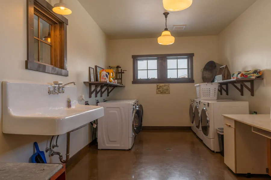 Livingston Montana Vacation Rental Home New Moon Lodge laundry