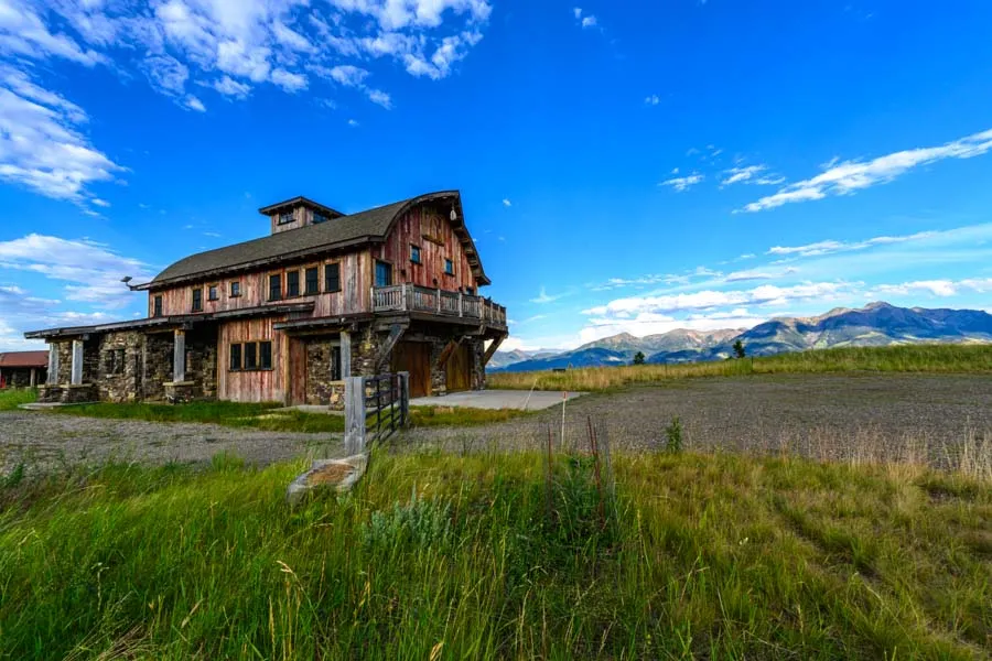 Livingston Montana Vacation Rental Home New Moon Lodge outside