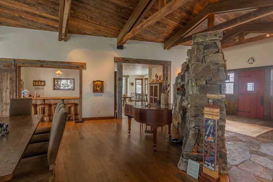 New Moon Lodge Vacation Rental Home in Paradise Valley Montana interior