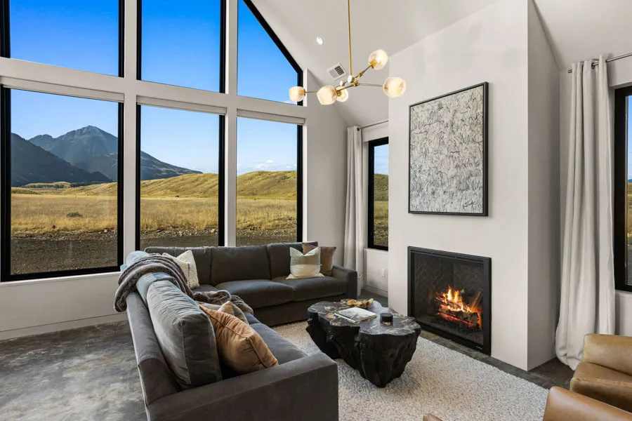 Yellowstone River Valley Rental Home Paradise Retreat at Chico living room view