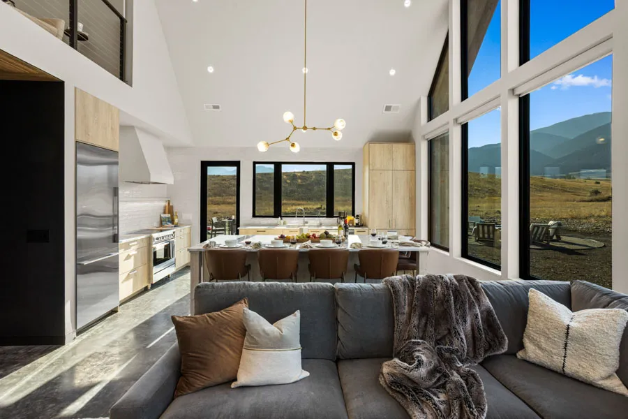 Yellowstone River Rental Home Paradise Retreat at Chico living room