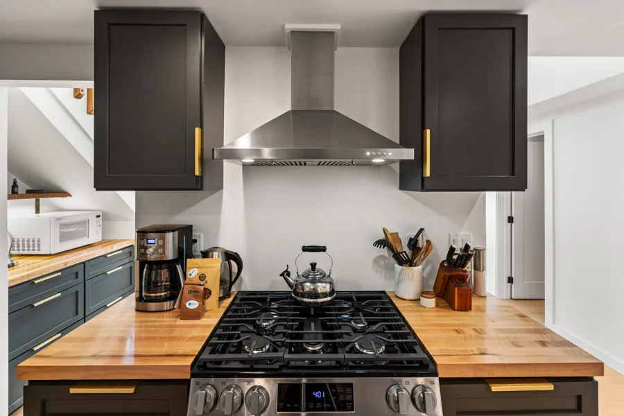 Yellowstone River Rental Home stove