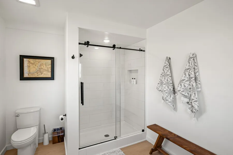 Yellowstone River Rental Home bath