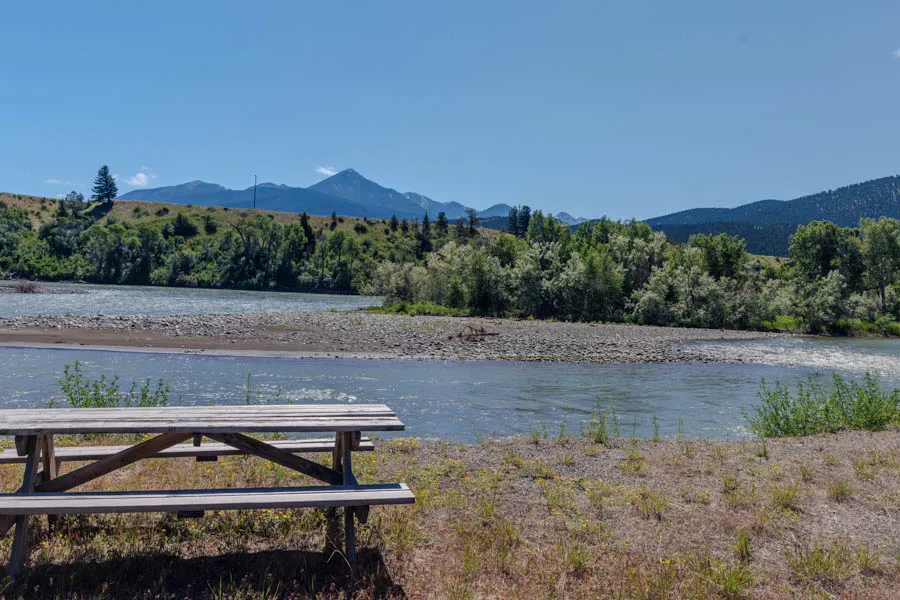 Yellowstone River Rental Home waterfront River Island Retreat