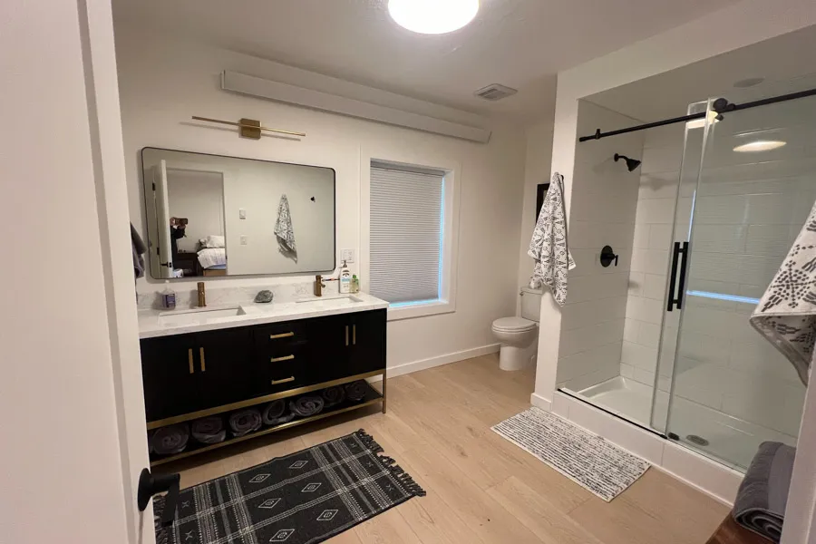 River Island Retreat Livingston Vacation Home bath