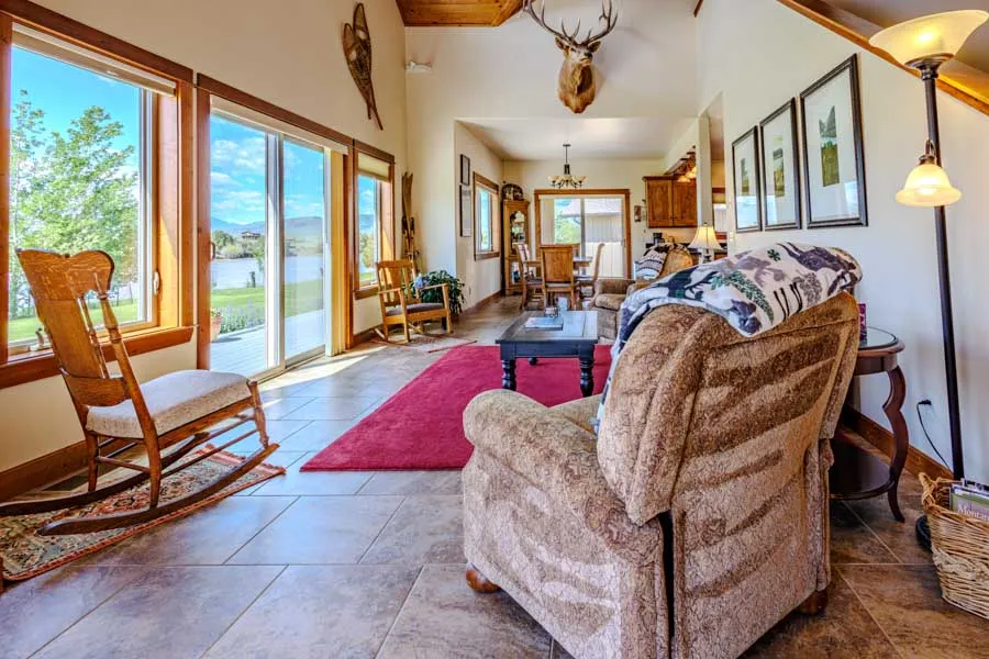 Waterfront Vacation Rental Home in Paradise Valley River Run living room