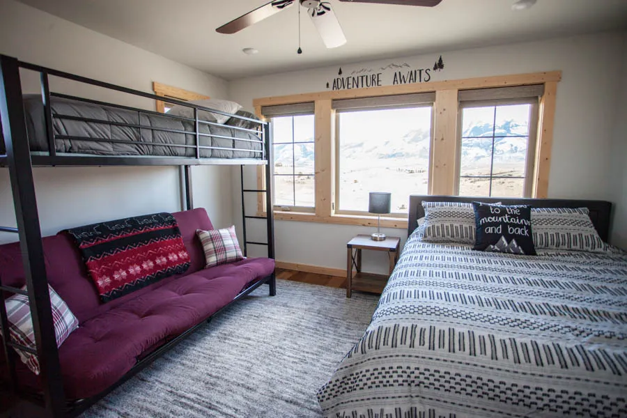 Yellowstone River Valley Vacation Home Sapphire Solace beds