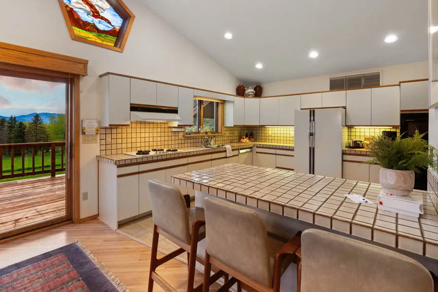 Livingston Montana Vacation Rental Home Valley View Lodge kitchen