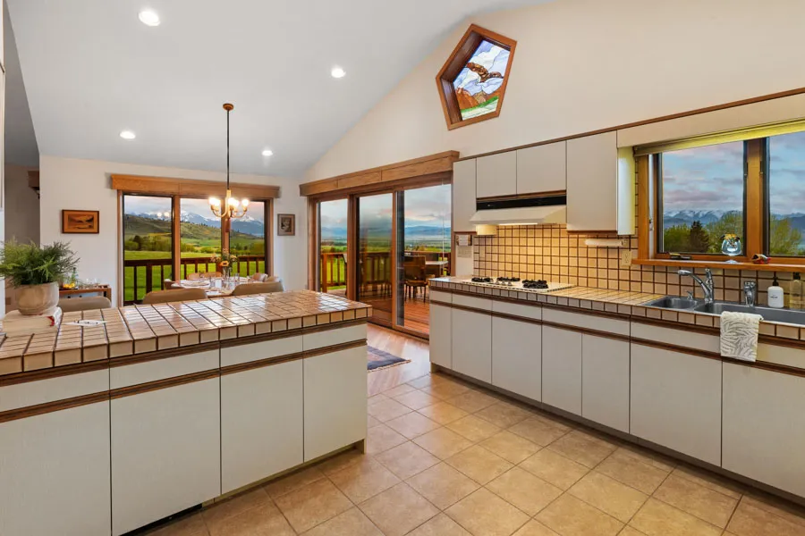 Livingston Montana Vacation Rental Home Valley View Lodge kitchen