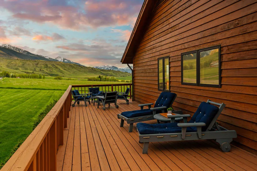 Valley View Lodge Vacation Rental Home in Paradise Valley deck