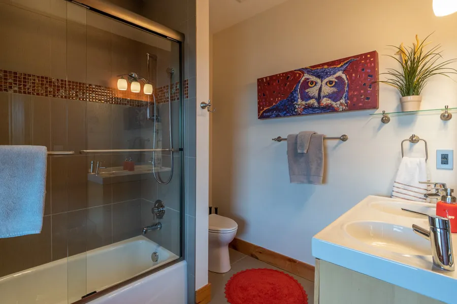 Yellowstone Beach Club vacation home bathroom