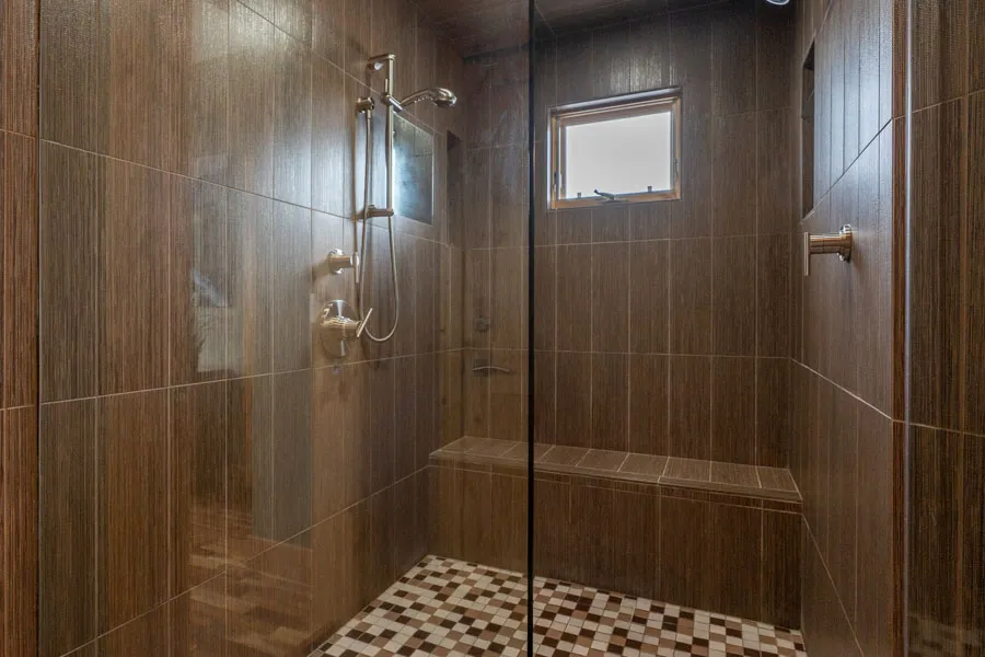 Yellowstone River Rental home bathroom