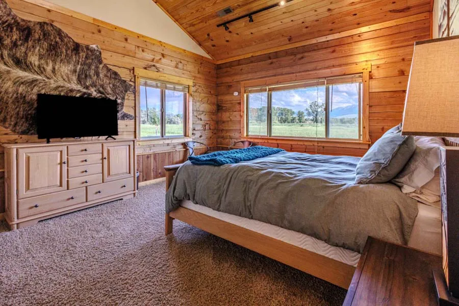Yellowstone Crest Lodge vacation home near Livingston