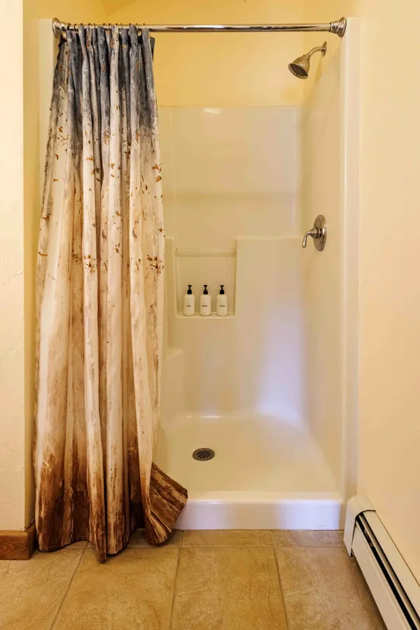 Yellowstone River Rental Home Yellowstone Trail bath