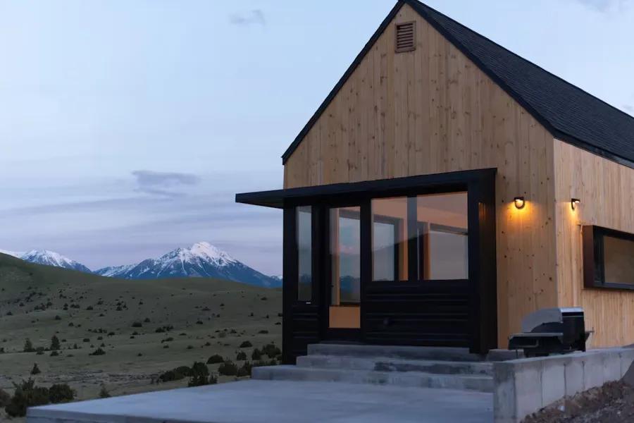 Elsa's House Eriks Ranch outside