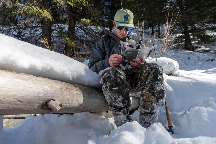 Fly fishing in winter, especially when fishing streamers, choosing flies that are slim and simple work well in the colder water temperatures.