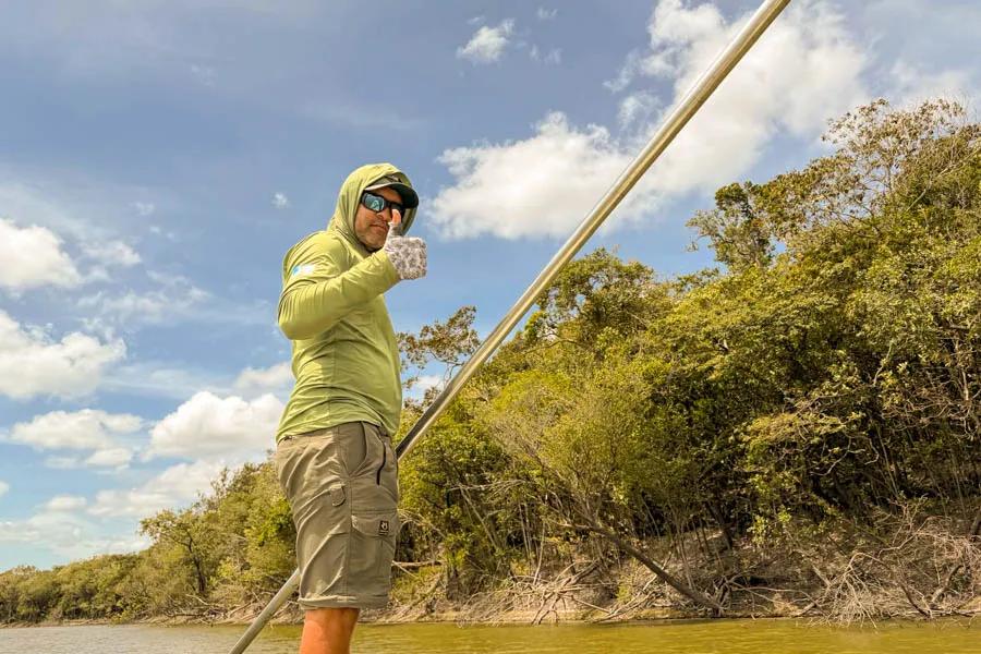Guides poling on Agua Boa River