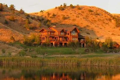 Montana fishing lodges provide excellent food and high quality fly fishing for trout.