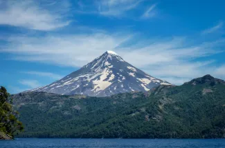 Volcan Lenin at the headwaters of the Malleo