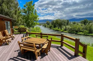 Madison River home with fishing access