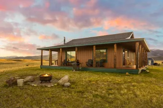 Montana Vacation Rental Home Livingston Blackhawk Cabin outside