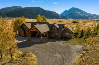 Cowboy Lake Lodge Vacation Rental in Paradise Valley