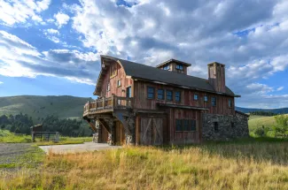 Paradise Valley Montana Vacation Rental Home New Moon Lodge outside