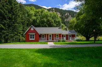 Red House Homestead Vacation Rental Home in Livingston Montana