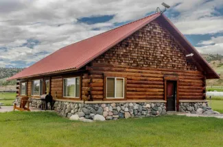 Paradise Valley Vacation Rental Yellowstone Crest Lodge outside