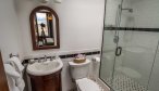 Murray hotel bathroom