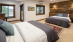 Missouri Cliffs Lodge bedroom 