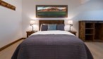 Missouri Cliffs Lodge bed