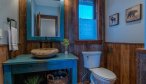 Yellowstone River vacation rental home Emigrant Peak Lodge bathroom