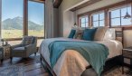 Livingston Montana Vacation Rental Home Emigrant Peak Lodge bed