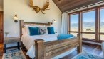 Yellowstone River vacation rental home Emigrant Peak Lodge bed