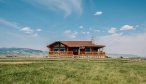 Montana Vacation Rental Home in Paradise Valley Horseshoe Ranch outside