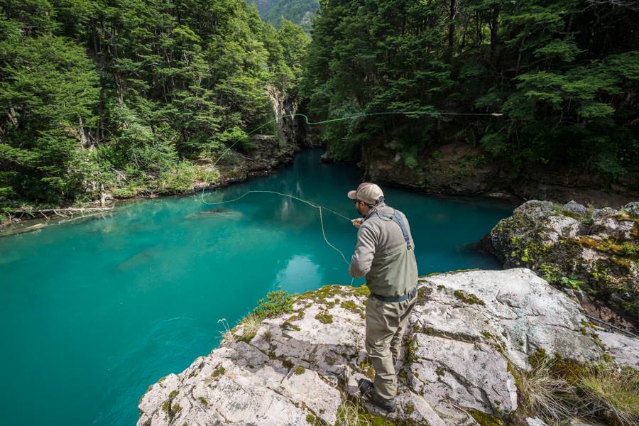 Eduardo site casting in Chile Eduardo sends a cast toward a large brown we spotted from above while eating lunch