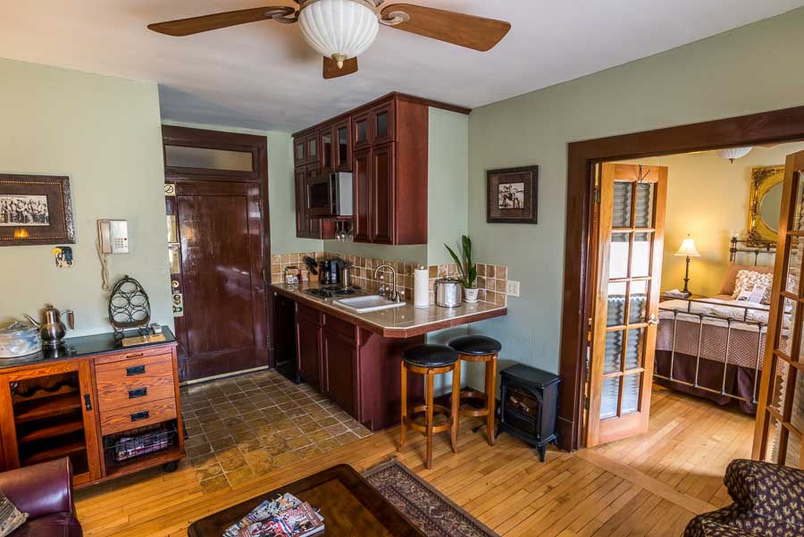 Murray hotel kitchen and room