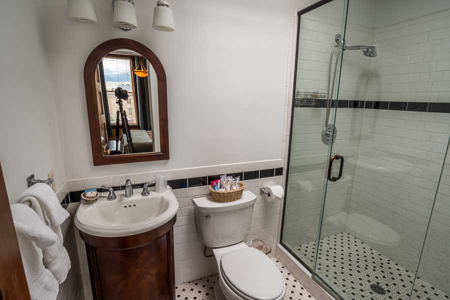 Murray hotel bathroom