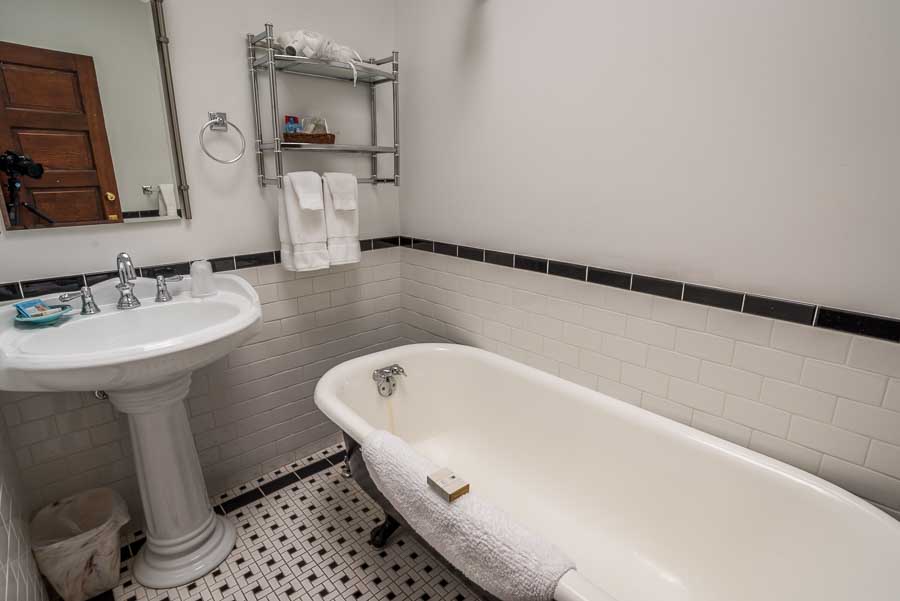 Murray hotel bathtub and sink