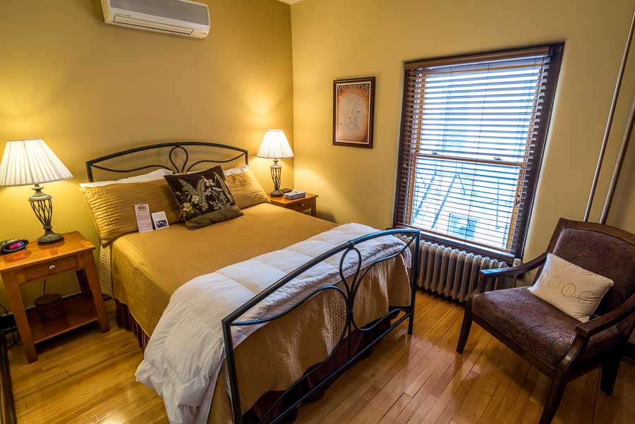 Murray Hotel bedroom