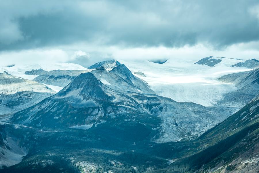 Flying into the lodge on the sustut