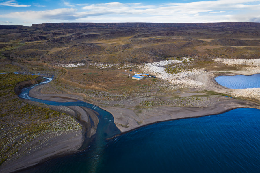 Jurassic Lake Lodge offers the ideal location for fishing Logo Strobel and is position at the mouth of the Barrancoso River where massive rainbows often stage to enter the river