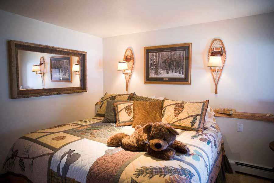 Moose Landing Bedroom Montana Angler, Big Sky Vacation Rentals