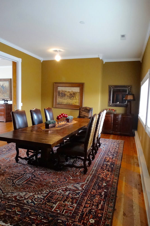 Luxury Vacation Cabin Elegant dining