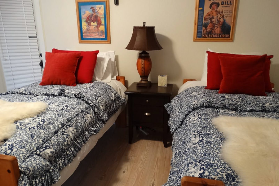 Yellowstone National Park Vacation Home Twin Beds