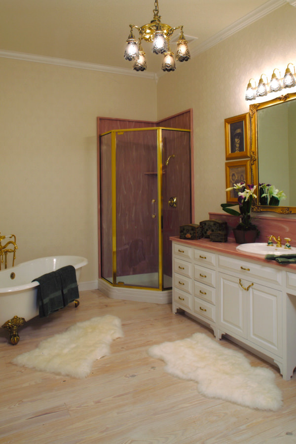 Luxury Montana Cabin Ensuite Bathrooms